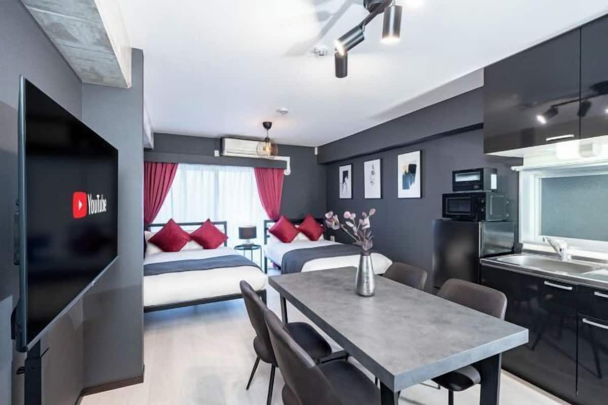 1 bedroom, individually decorated, individually furnished