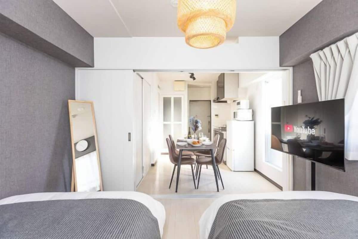 1 bedroom, individually decorated, individually furnished