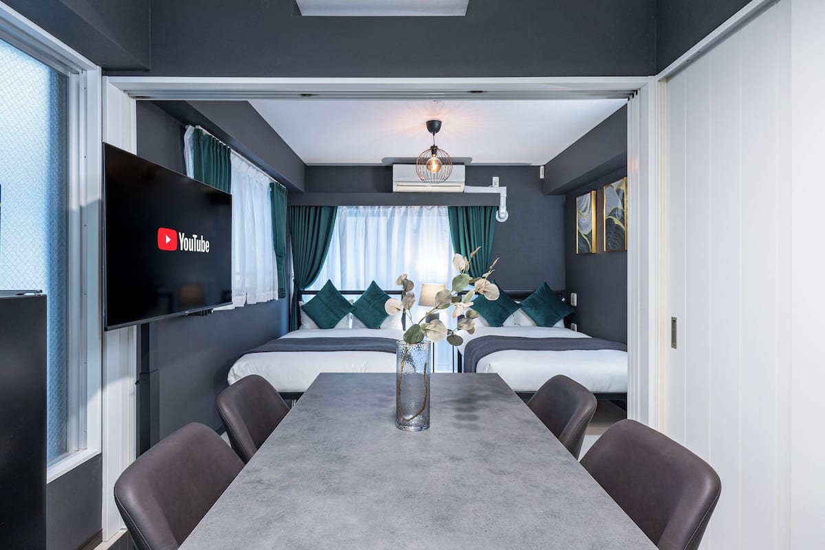 1 bedroom, individually decorated, individually furnished