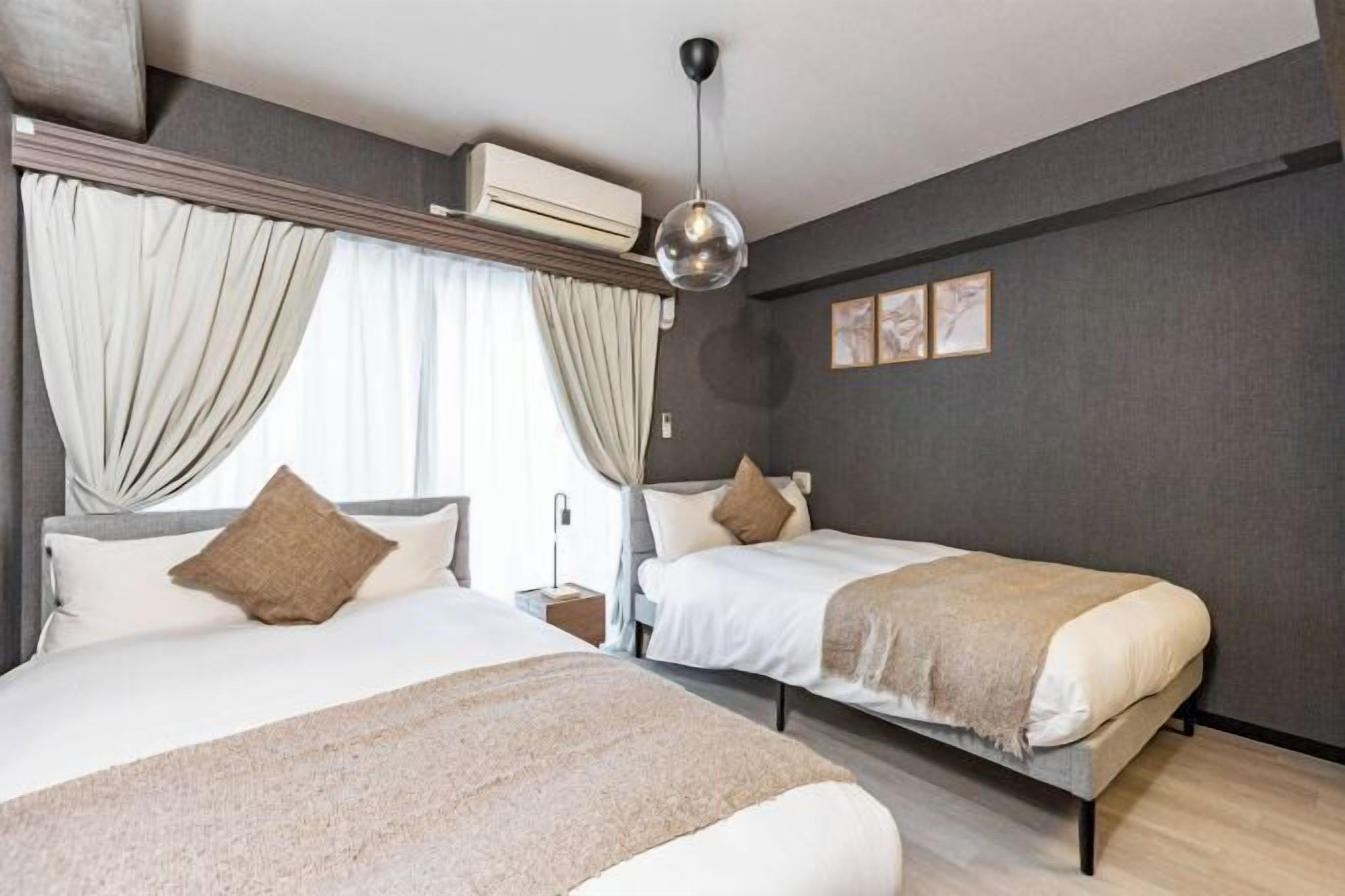 Decoración individual, mobiliario individual, cortinas opacas