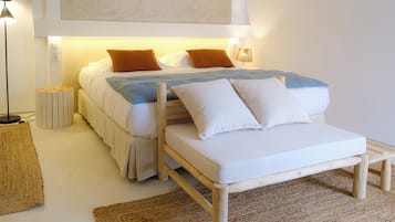 Habitación estándar con 1 cama matrimonial o 2 individuales | Caja de seguridad en la habitación y decoración personalizada