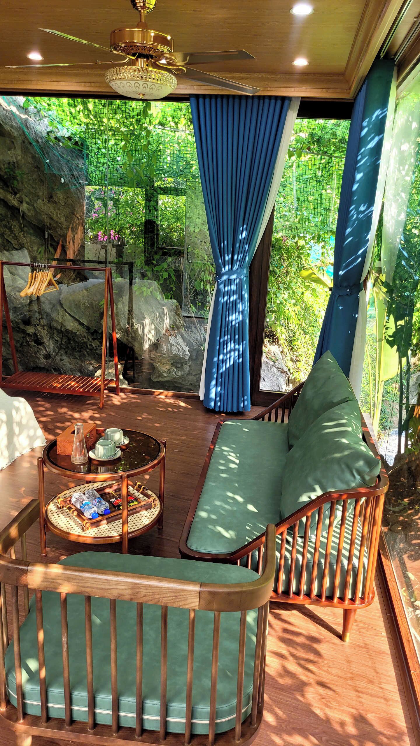 Luxury Suite, Mountain View | Living area