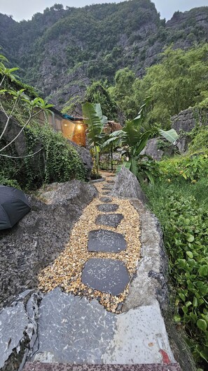 Presidential-huvila | Ylelliset vuodevaatteet, Select Comfort -patjalliset sängyt, minibaari