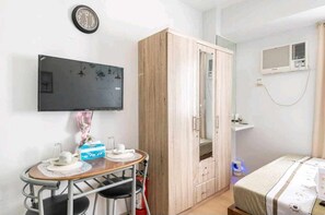 1 bedroom, WiFi, bed sheets - Mplace Tower D, Quezon City  (Quezon City)