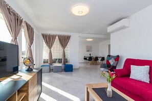 TV, fotballspill og bordtennis