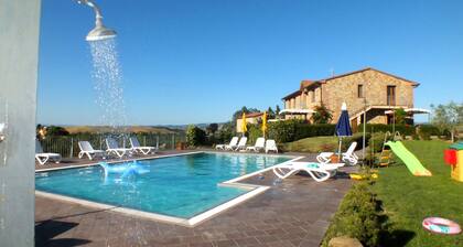 Apartment in Farmhouse in Lajatico with 3 bedrooms and 3 bathrooms