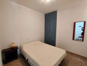3 dormitoris, planxa i posts de planxar, wifi i roba de llit