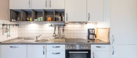 Réfrigérateur, four, plaque de cuisson, lave-vaisselle