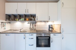 Réfrigérateur, four, plaque de cuisson, lave-vaisselle