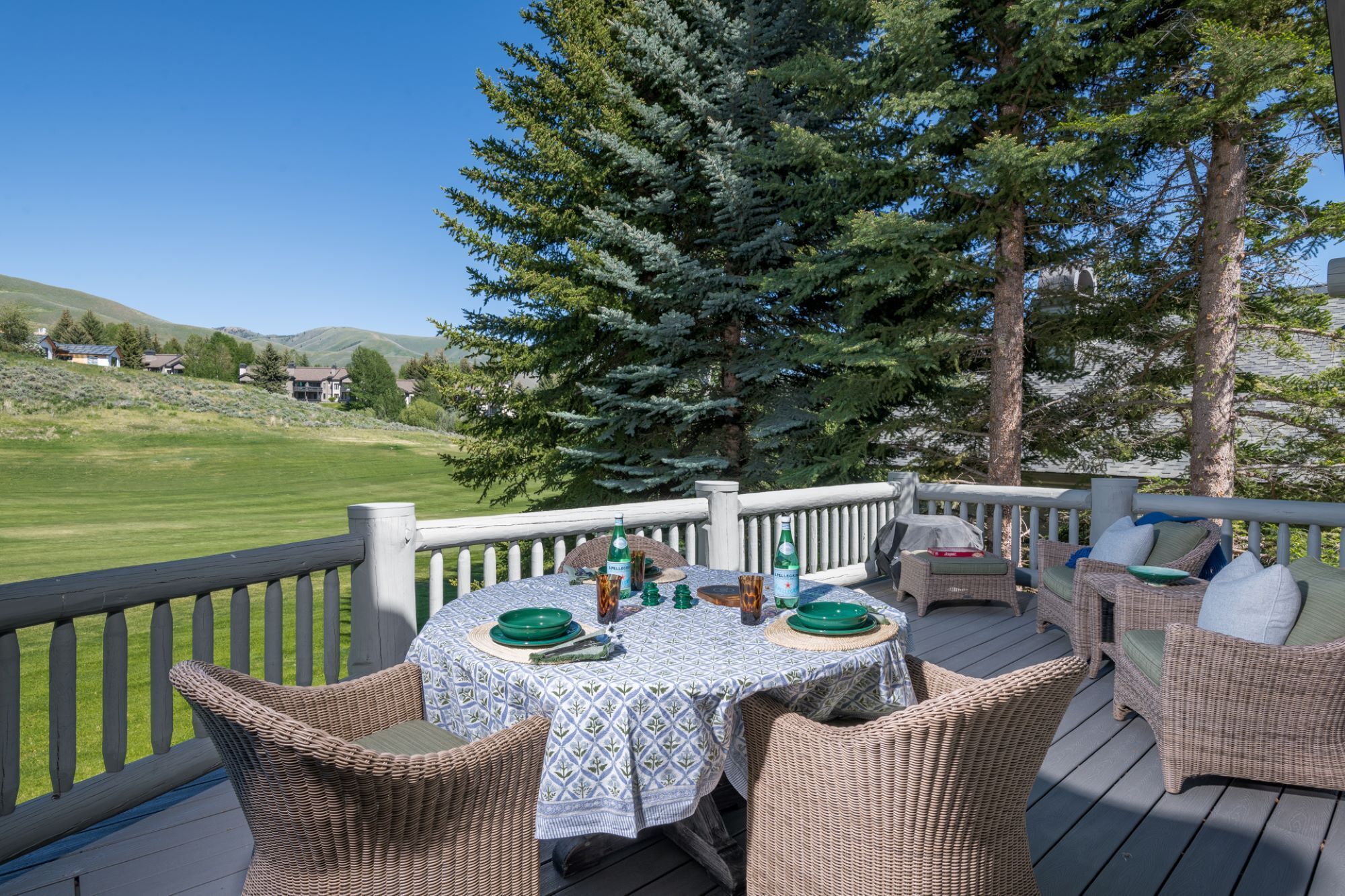 Spacious Townhome located on the Elkhorn Golf Course!