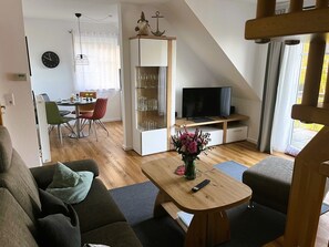 TV, stereo - Moin und Herzlich Willkommen im Haus Tante Clara Whg. 24 (Dangast)