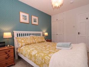 2 bedrooms, individually decorated, individually furnished, free WiFi - Shell Seeker Cottage (Bridlington)