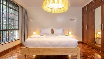 Business Townhome, 3 Bedrooms, Non Smoking, River View | 3 bedrooms, desk, laptop workspace, free WiFi