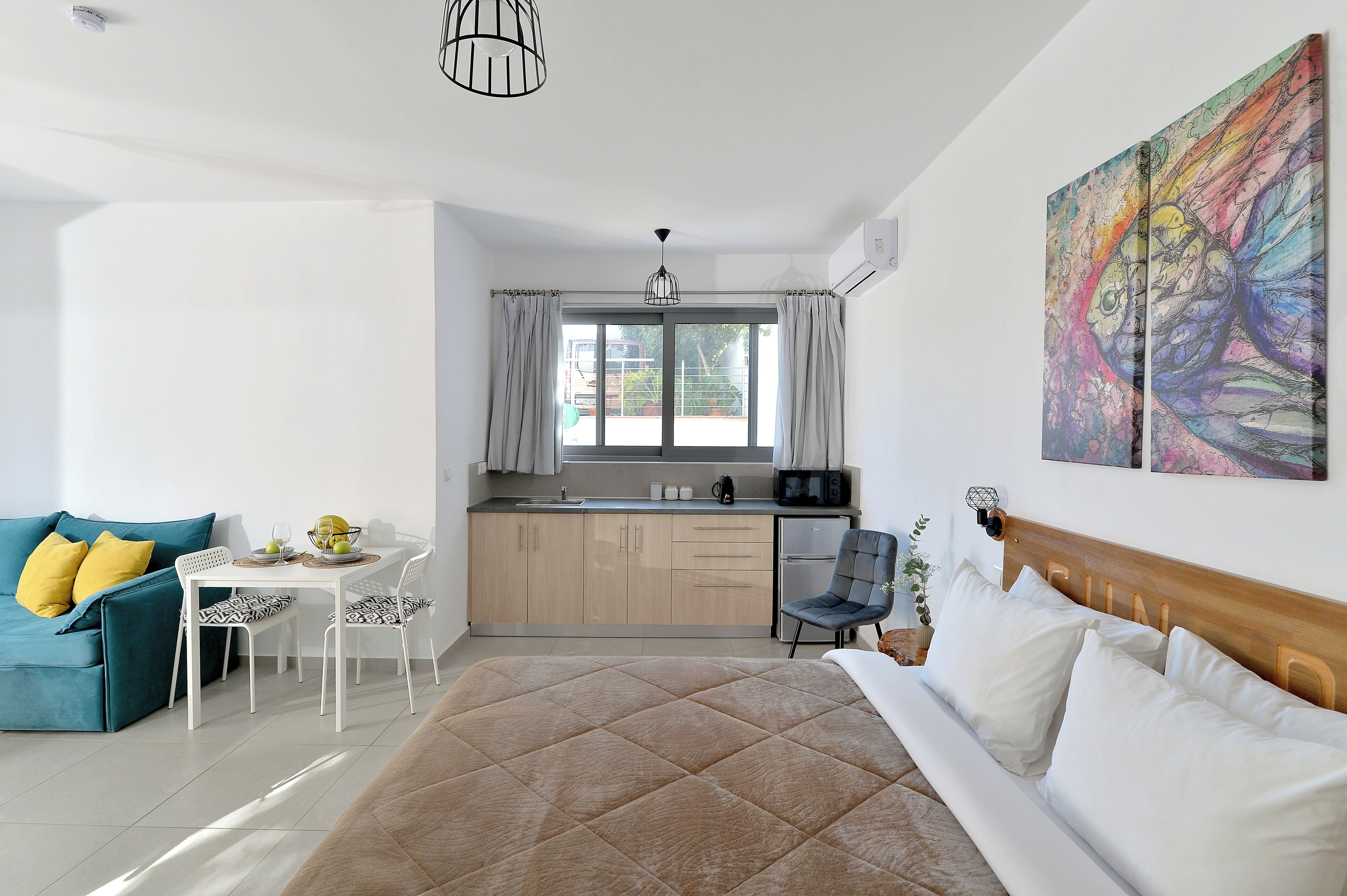 Minikylskåp, barnstol och frys