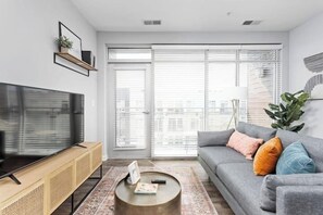 TV, offices - CozySuites l Roomy 1BR, Monument Circle, Indy (Indianapolis)