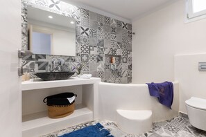 Articles de toilette écologiques, sÚche-cheveux, serviettes fournies