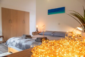 3 bedrooms, desk, iron/ironing board, free WiFi