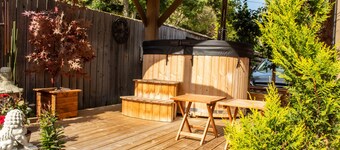 Woodhaus - with hot tub and sauna in Aviemore