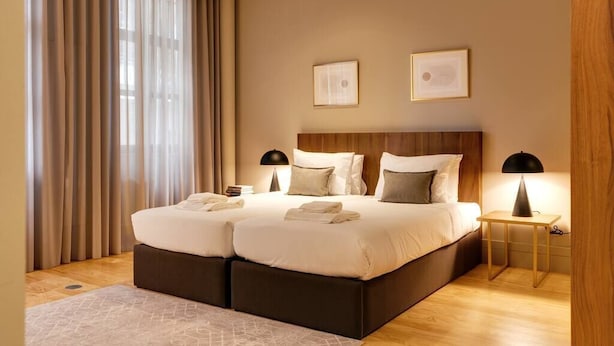 Iron/ironing board, travel cot, WiFi, bed sheets