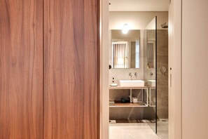 Shower, hair dryer, shampoo