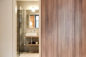 Dusche, Haartrockner, Shampoo