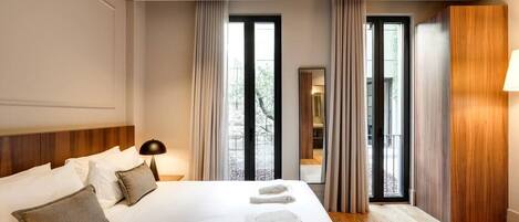 Fer et planche à repasser, lit parapluie, Wi-Fi, draps fournis