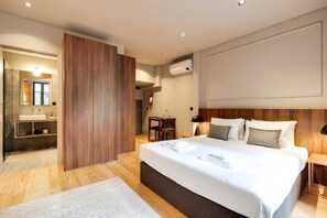 Iron/ironing board, travel crib, WiFi, bed sheets