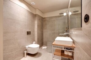 Dusche, Haartrockner, Shampoo