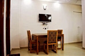 Dining - One bhk serviced apartment (New Delhi)