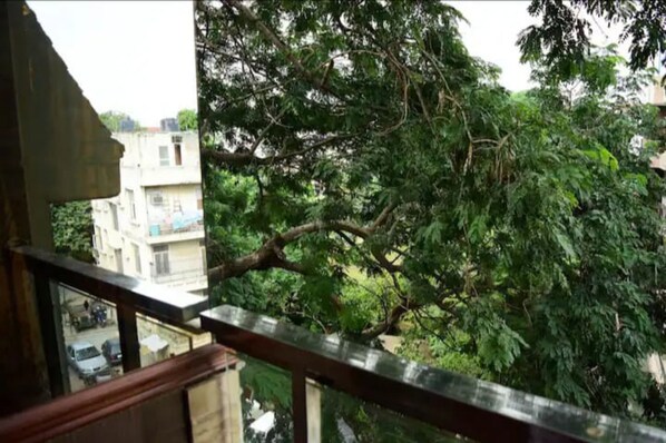 Property grounds - One bhk serviced apartment (New Delhi)