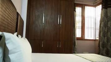 1 bedroom, iron/ironing board, free WiFi, bed sheets