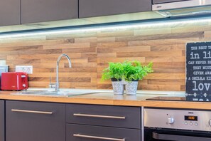 Fridge, microwave, oven, dishwasher - Stay at Meeting point CITTADELLA VIEW   Budapest EYE (Budapest)