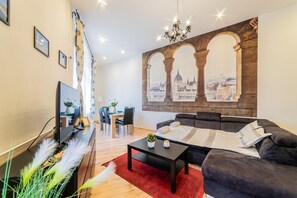 TV - Stay at Meeting point CITTADELLA VIEW   Budapest EYE (Budapest)