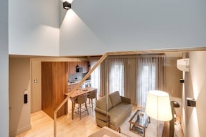 TV - AVUS M Duplex w/ Terrace | Downtown | DA’Home (Porto)