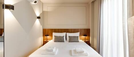 Strykjärn/strykbräda, resesäng, wi-fi och sängkläder