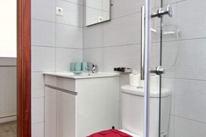 Toallas, jabón, papel de baño