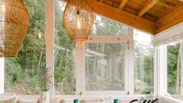 فطور أوروبي يوميًا بتكلفة قدرها (12 EUR للشخص)