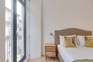 1 dormitorio, tabla de planchar con plancha, wifi y ropa de cama