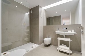 Shower, hair dryer, towels - Alma da Casa by DA'Home #2E (Porto)