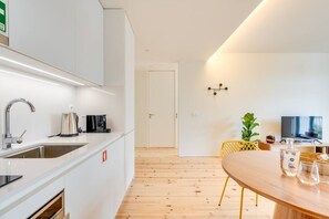 Fridge, microwave, oven, stovetop - Alma da Casa by DA'Home #4D (Porto)