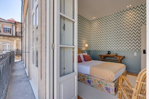 WiFi, bed sheets