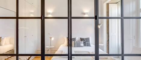1 dormitorio, tabla de planchar con plancha, wifi y ropa de cama