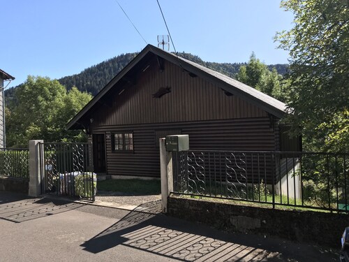 Chalet idéalement placé, à 5 minutes à pieds du centre-ville de LA BOURBOULE