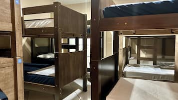 Dortoir Partagé, femmes uniquement, non-fumeurs | Wi-Fi gratuit, draps fournis