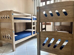 Dortoir Partagé, hommes uniquement, non-fumeur, salle de bains commune