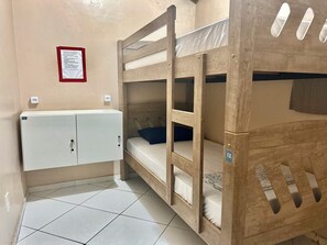 Basic Shared Dormitory, Men only, Non Smoking, Shared Bathroom | Free WiFi, bed sheets - Hostel Mar (São Luís)