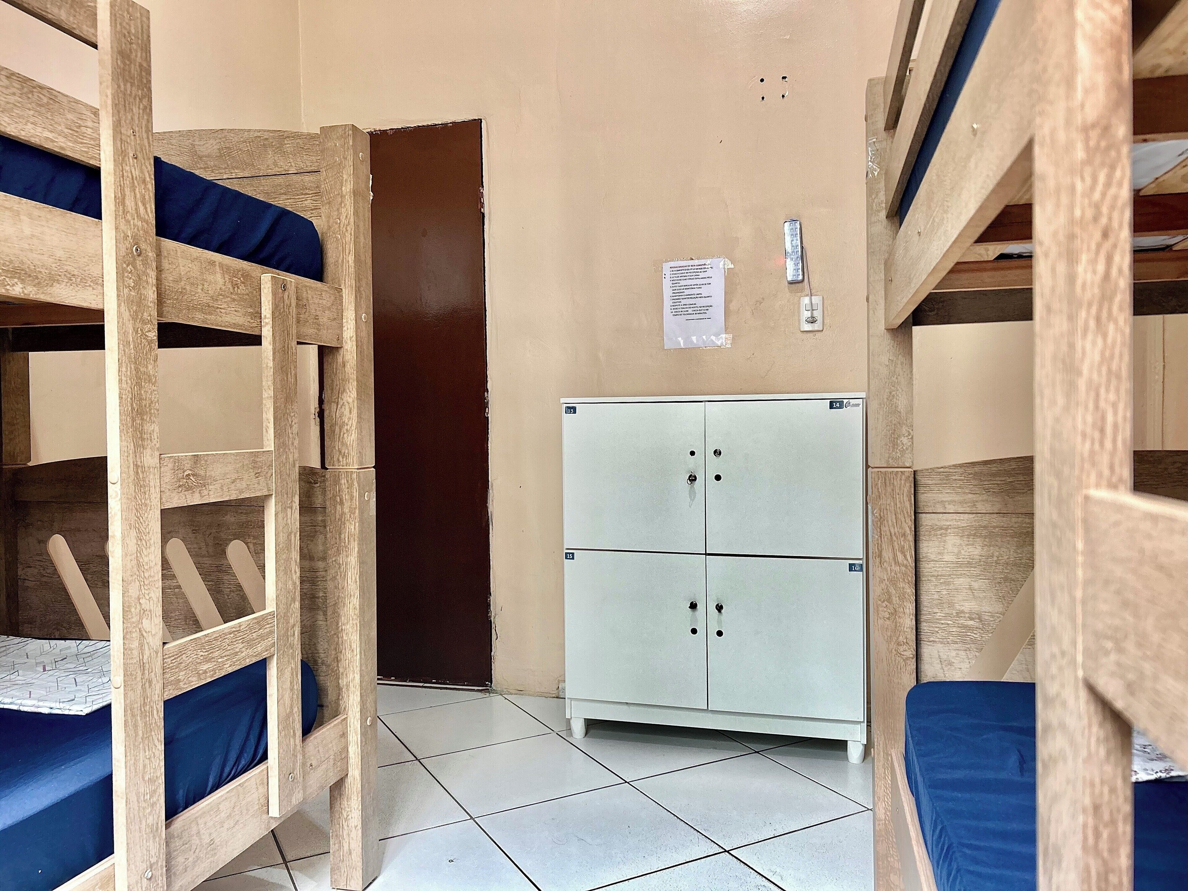 Dortoir Partagé, hommes uniquement, non-fumeurs, salle de bains commune | Wi-Fi gratuit, draps fournis