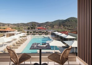 Deluxe-Suite, Poolblick | Blick vom Balkon