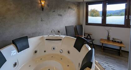 Roulotte cosy avec kitchenette, ruisseau apaisant et espace bien-être, nuit insolite à Ferdrupt