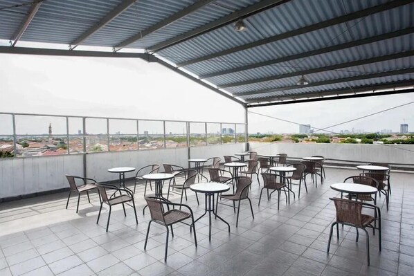 Kahden hengen perushuone | Oleskelualue | Taulutelevisio